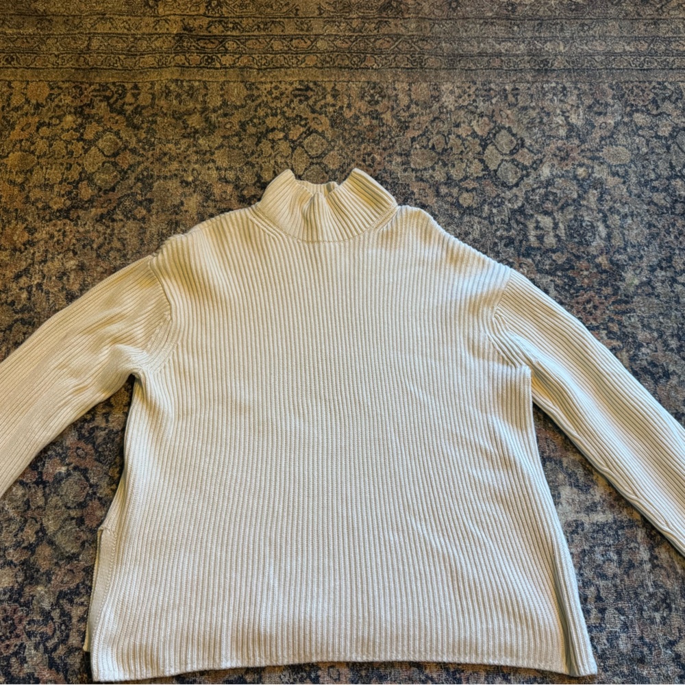 Gap Off-White Ribbed Knit Pullover - image 1